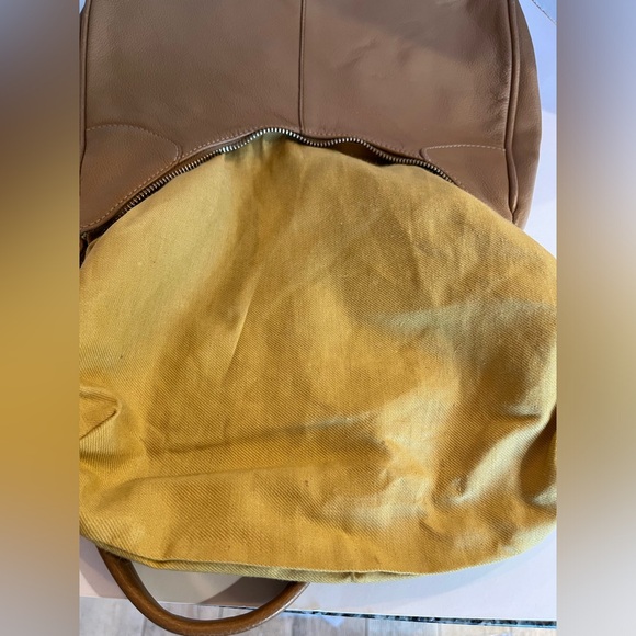 APOSTROPHE Hobo Bag Purse Classic Faux Vegan Leather w Silver Hardware in Camel - Picture 8 of 12